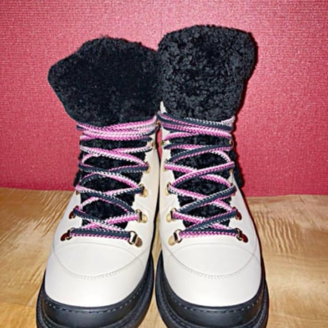CHANEL シャネル スニーカー ブーツ ムートン