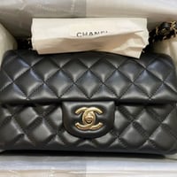 CHANEL  シャネル　ミニマトラッセ ブラック ショルダーバッグ