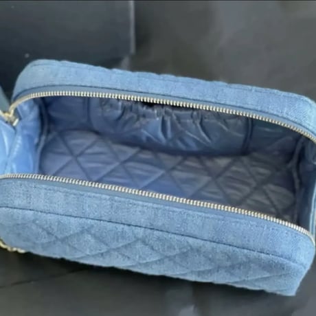 CHANEL  シャネル　デニムポーチ　デニムバッグ