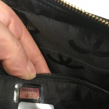 CHANEL  シャネル ヴィンテージV ステッチ シェブロン ショルダー