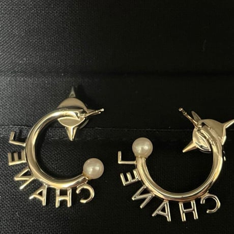 CHANEL  シャネル　ピアス　ロゴ　パール