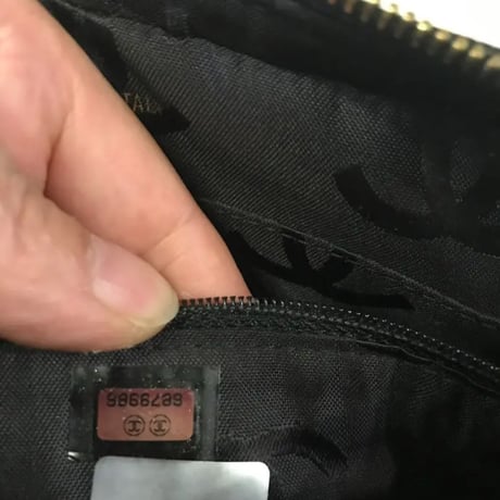 CHANEL  シャネル ヴィンテージV ステッチ シェブロン ショルダー