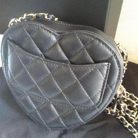 CHANEL  シャネル ハートチェーン クラッチバッグ 黒　ハート ショルダーバッグ