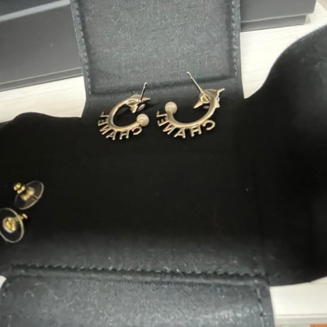CHANEL  シャネル　ピアス　ロゴ　パール