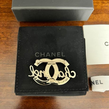 CHANEL シャネル パール＆クリスタル ロゴブローチ