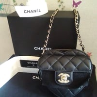 CHANEL  シャネル ハートチェーン クラッチバッグ 黒　ハート ショルダーバッグ