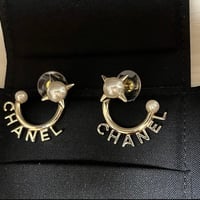 CHANEL  シャネル　ピアス　ロゴ　パール
