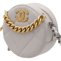 CHANEL シャネル 19 マトラッセ ショルダーバッグ
