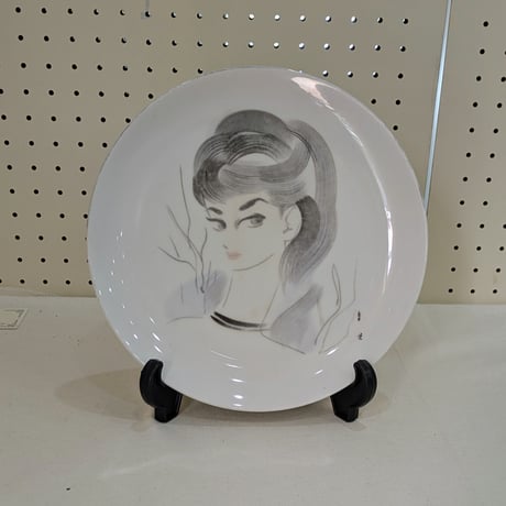 東郷青児　　絵皿　　「女性像」　　版上サイン　　窯元印