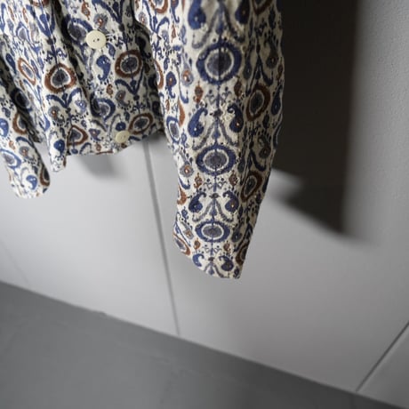 "PERIOD FEATURES" Machine cut work Digital Print Jacket