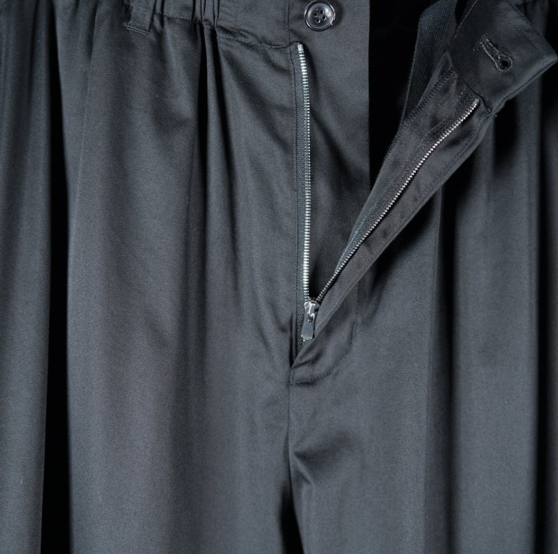 ノノット　ドレーピングトラックパンツ　アルパカドビーワッフルチャコール ノノット ドレーピングトラックパンツ アルパカドビーワッフル