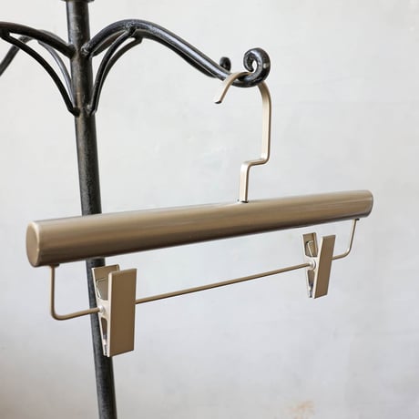 STAINLESS BOTTOM HANGER SILVER
