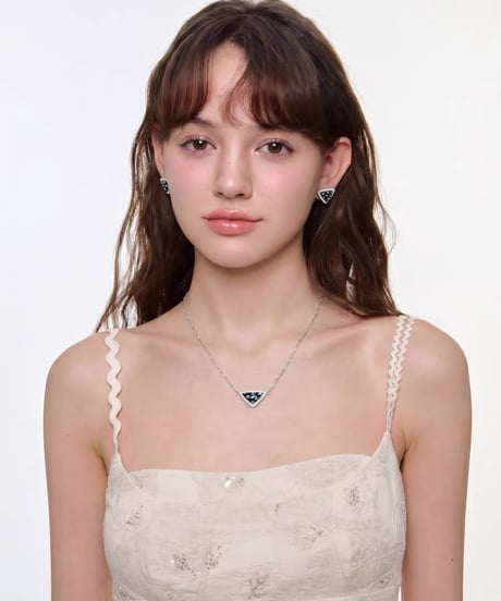 Flora triangle black necklace