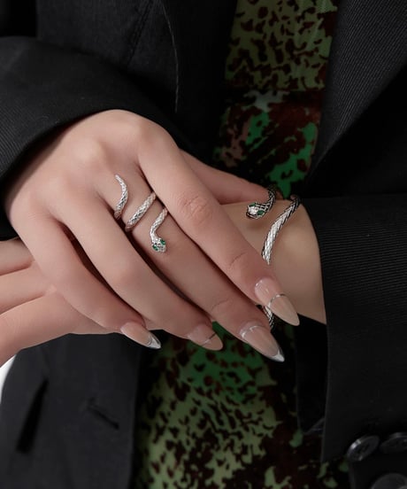 Snake coils ring