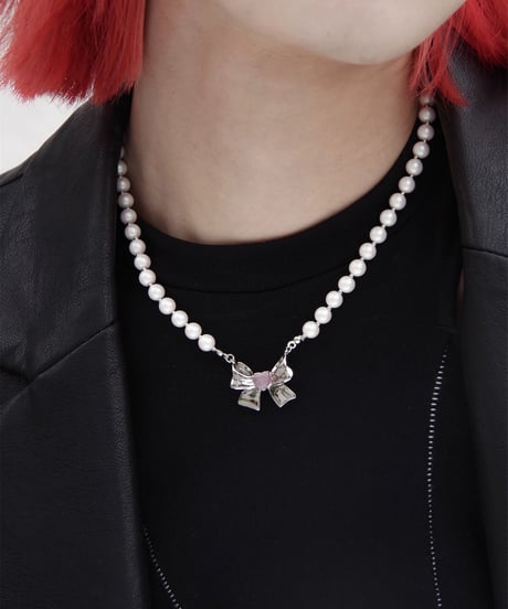 Silver ribbon pearl necklace
