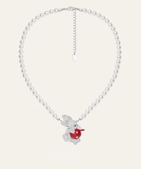 Bunny hold apple pearl necklace
