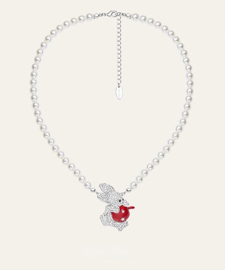 Bunny hold apple pearl necklace