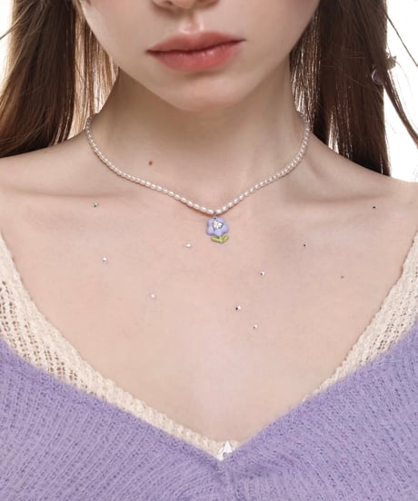 Purple flower pearl necklace