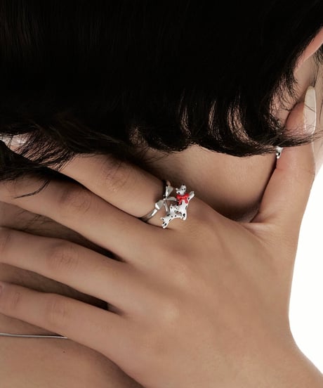 Two dogs ribbon ring