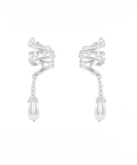 Veil pearl drop earcuff