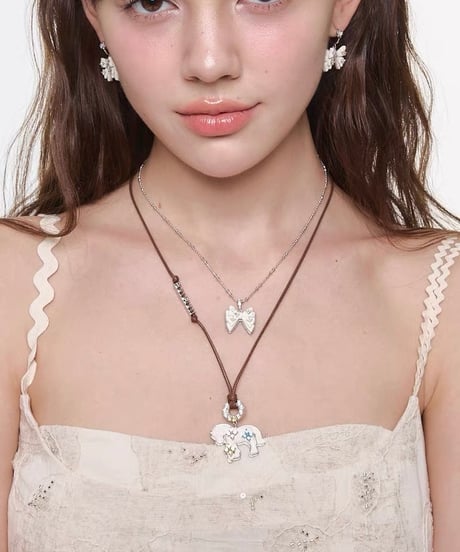 Bloom horse necklace