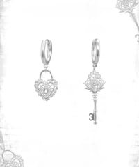 Veil  heart & key pierce