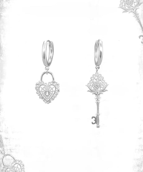 Veil  heart & key pierce