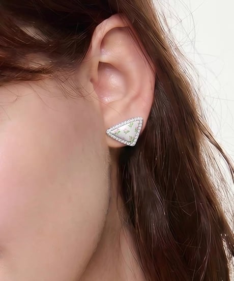Flora triangle white pierce