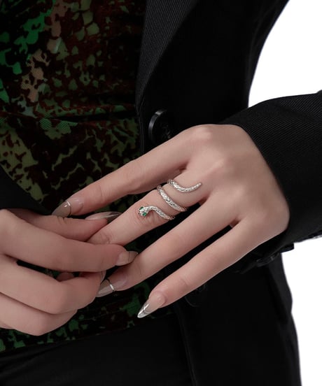 Snake coils ring