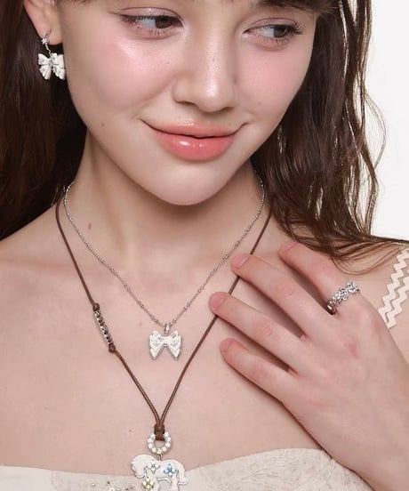 Bloom horse necklace