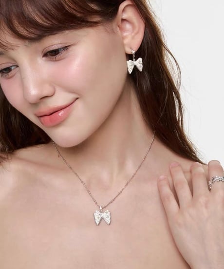 Bloom white ribbon drop pierce