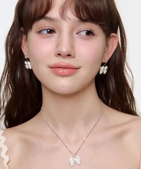 Bloom white ribbon drop pierce