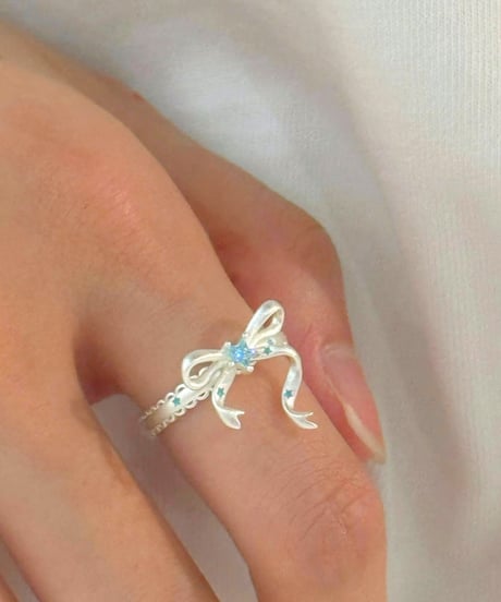 Ribbon star flutter ring