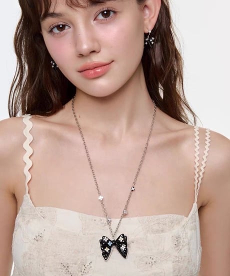 Bloom black ribbon necklace
