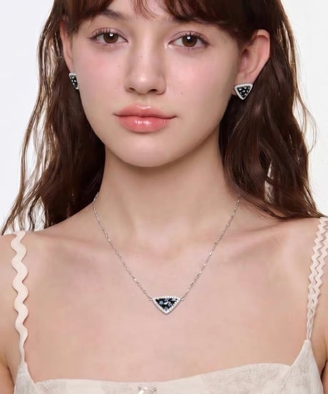 Flora triangle black necklace