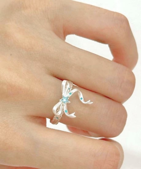 Ribbon star flutter ring