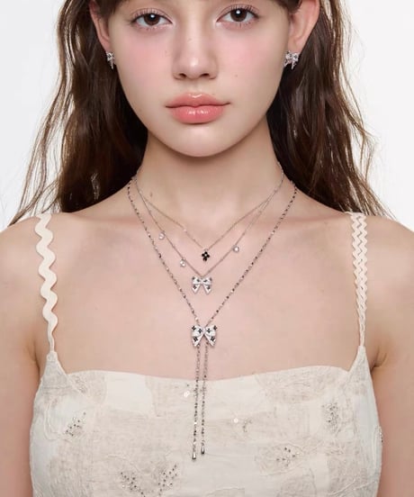 Black petal drop necklace