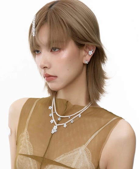 Flower petal pearl necklace