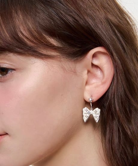 Bloom white ribbon drop pierce