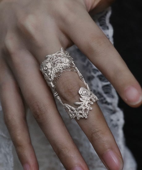 Elegance lace finger cot ring
