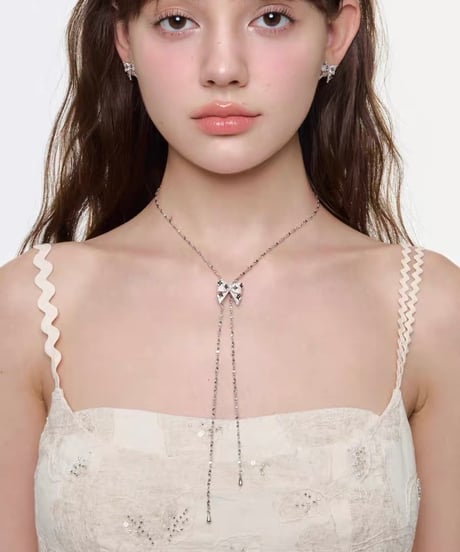 Black petal drop necklace
