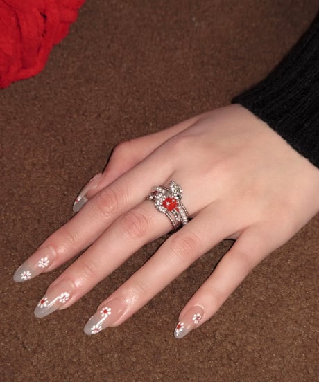 Bunny hold apple ring