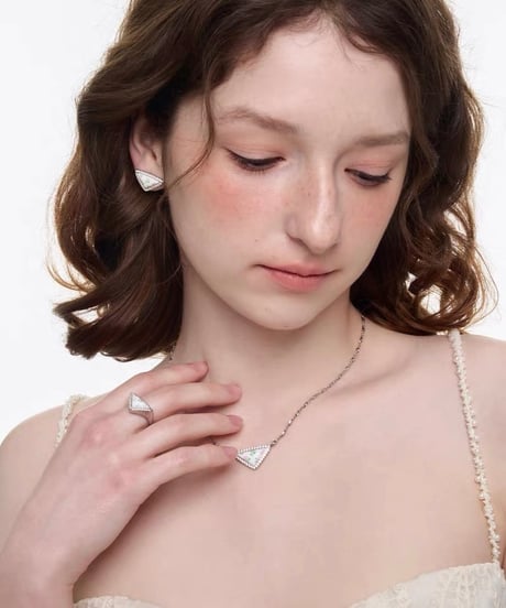 Flora triangle white pierce