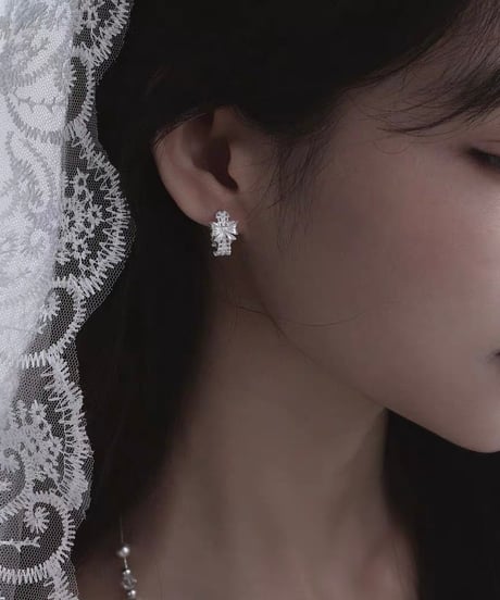 Veil ribbon hoop pierce