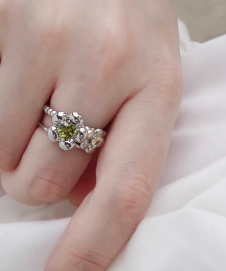Green blossom ring