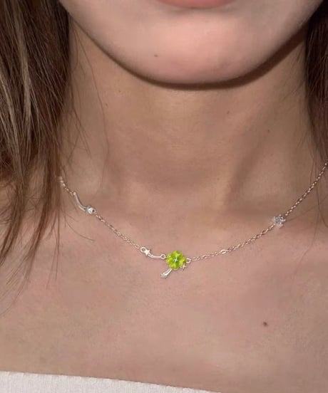 Green clover necklace