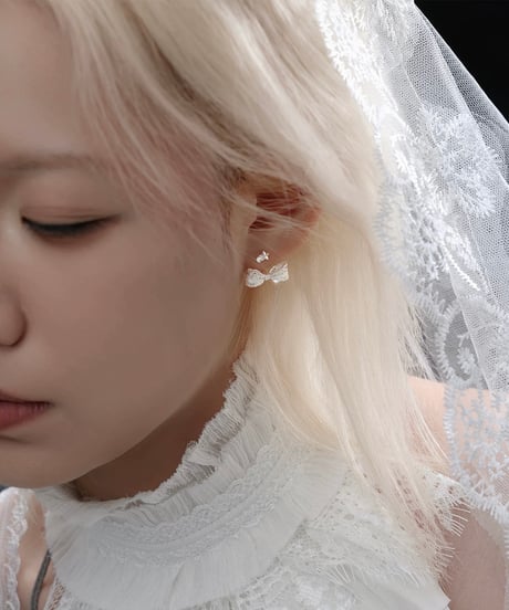Elegance lace ribbon pierce