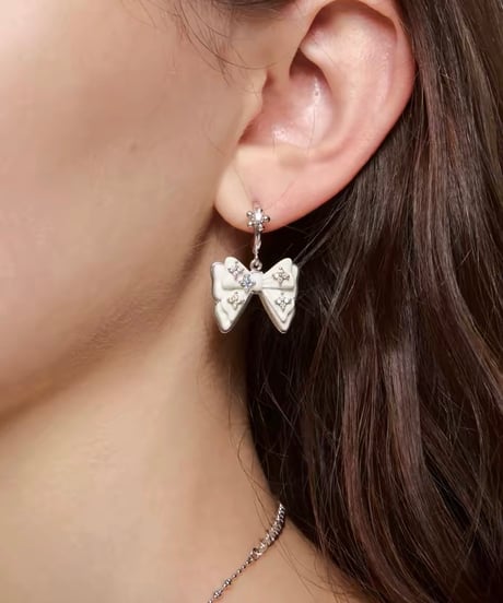 Bloom white ribbon drop pierce