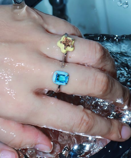 Motif gem ring