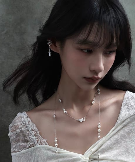 Veil pearl drop earcuff